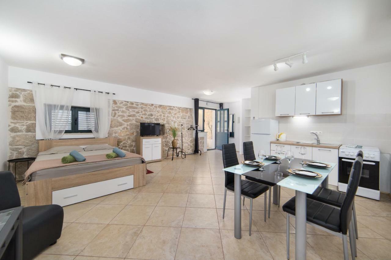 Ana Apartments Блаце Экстерьер фото