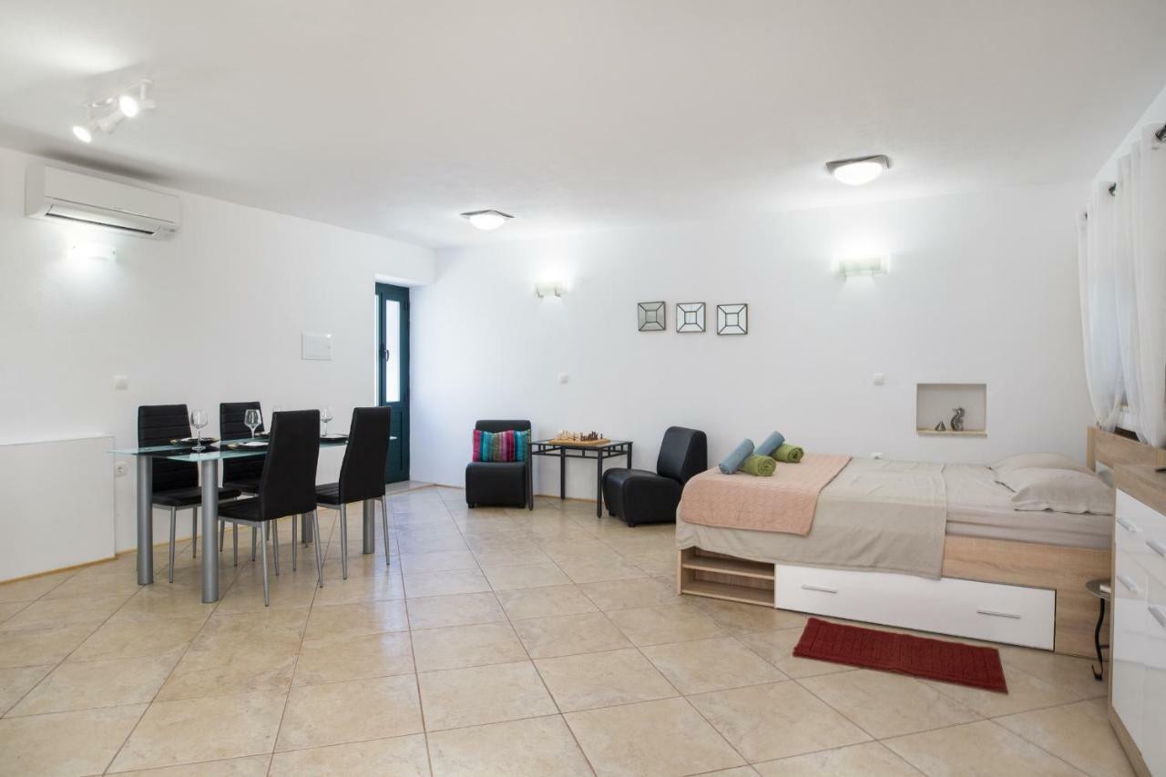 Ana Apartments Блаце Экстерьер фото