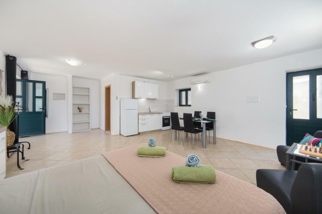 Ana Apartments Блаце Экстерьер фото