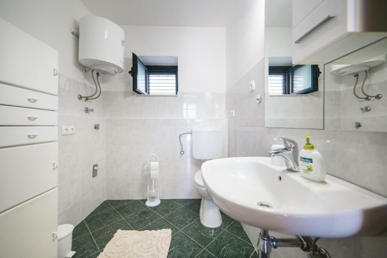 Ana Apartments Блаце Экстерьер фото